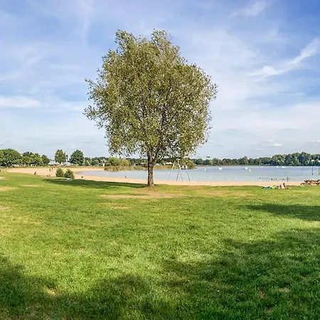 Schitterend 4 Persoons Tinyhouse Met Hottub Aan De Bossen In 4-16 شاليه *