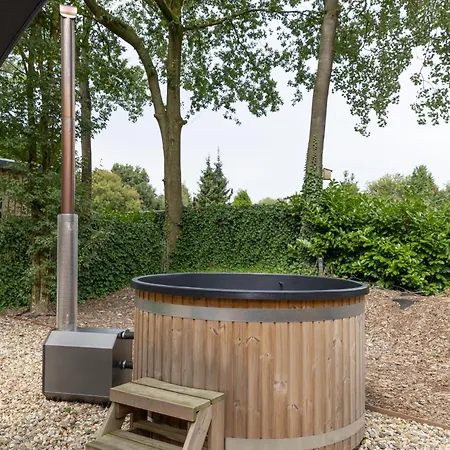 Alpesi faház Schitterend 4 Persoons Tinyhouse Met Hottub Aan De Bossen In 4-16 Putten