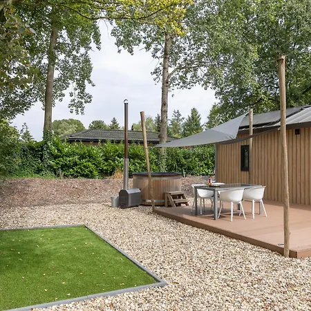 Chalet Schitterend 4 Persoons Tinyhouse Met Hottub Aan De Bossen In 4-16