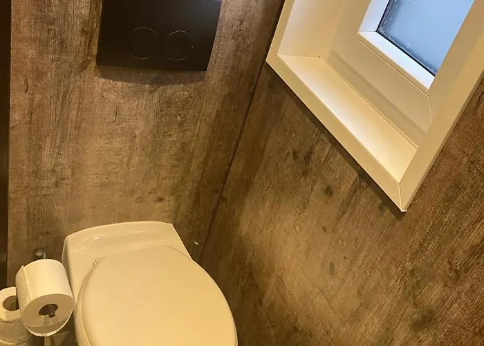 Schitterend 4 Persoons Tinyhouse Met Hottub Aan De Bossen In 4-16 Chalet